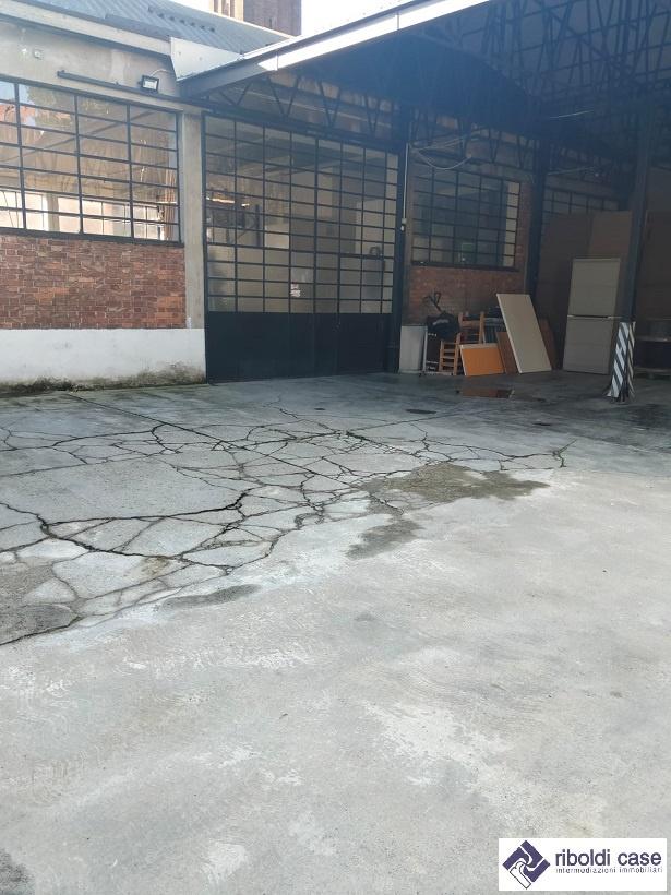 locale commerciale in vendita a Desio