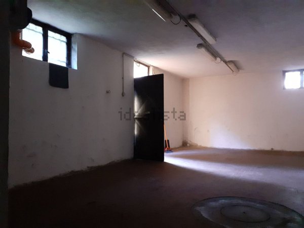 locale di sgombero in vendita a Desio