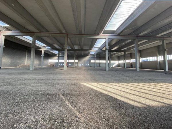 locale commerciale in vendita a Desio