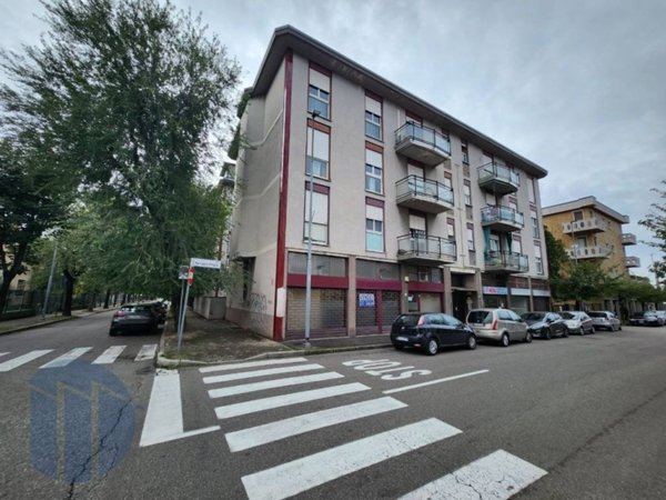 negozio in vendita a Desio