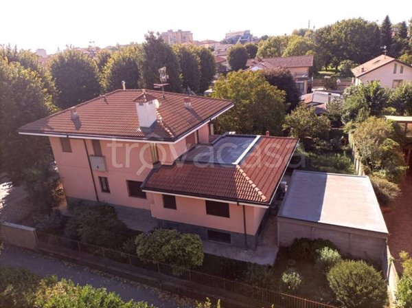 casa indipendente in vendita a Desio