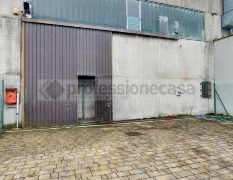 locale commerciale in vendita a Desio