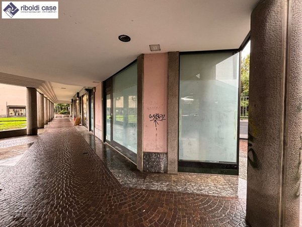 negozio in vendita a Desio