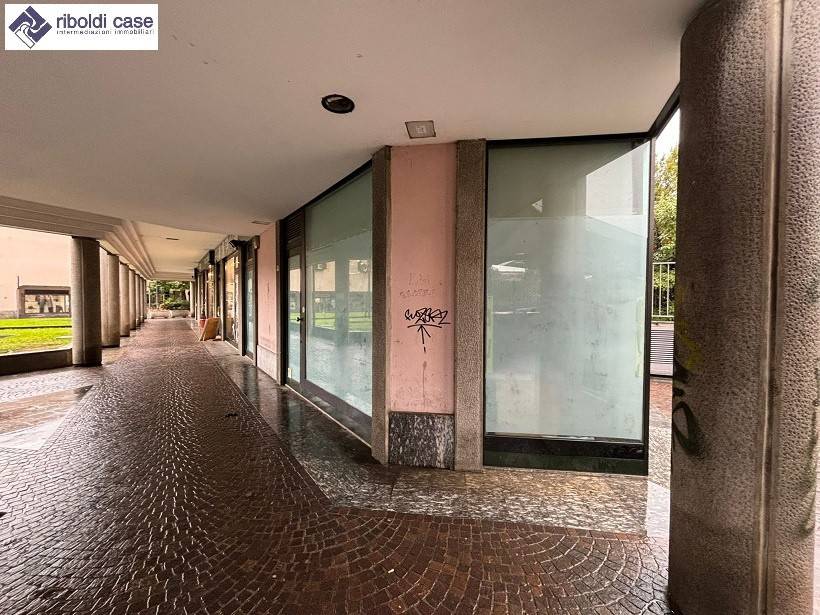 negozio in vendita a Desio