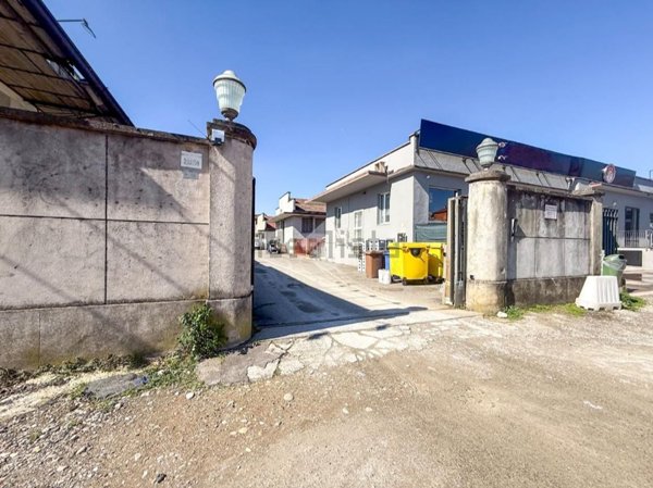 locale di sgombero in vendita a Desio