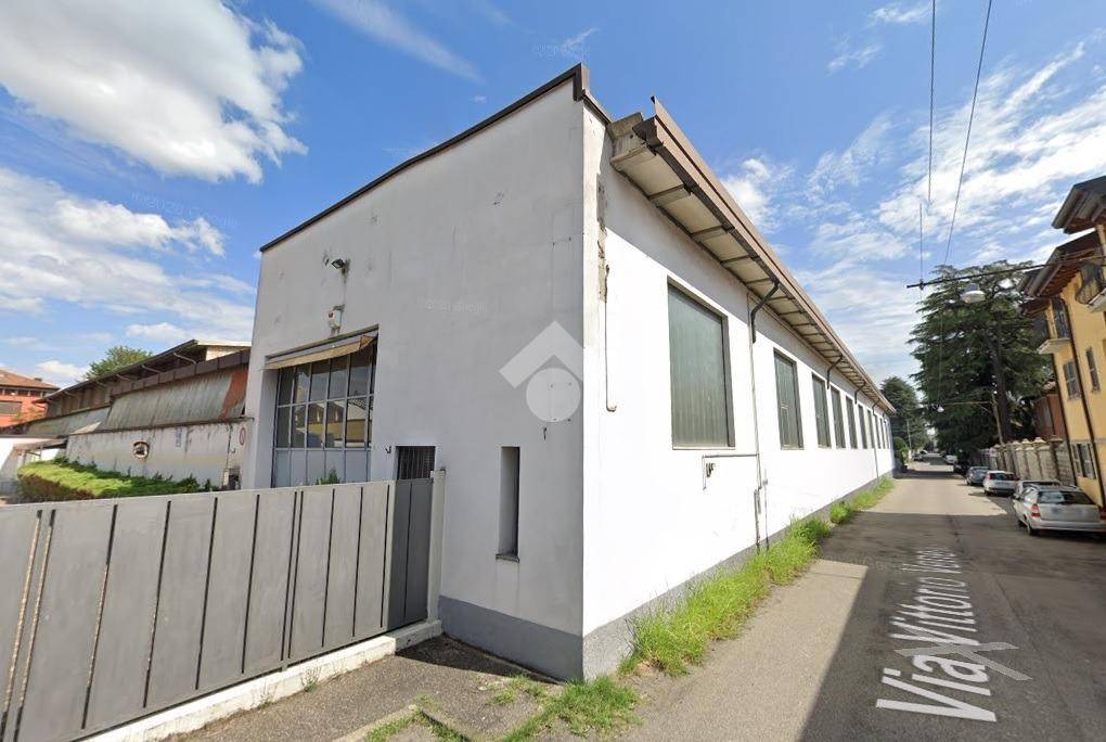 locale commerciale in vendita a Desio
