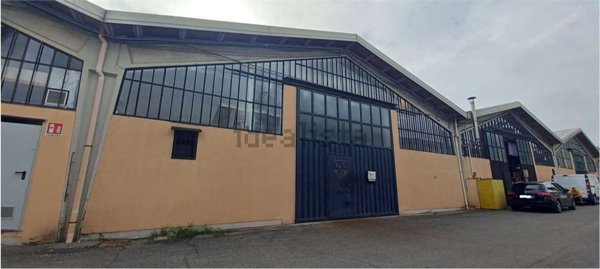 capannone in vendita a Desio