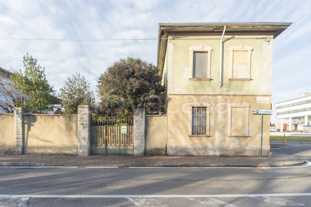 casa indipendente in vendita a Desio