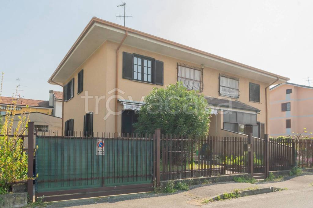 casa indipendente in vendita a Desio