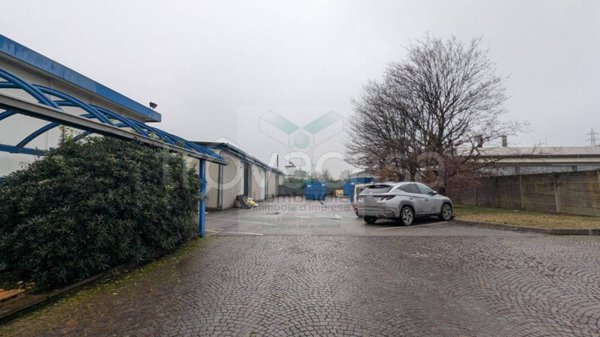 capannone in vendita a Desio