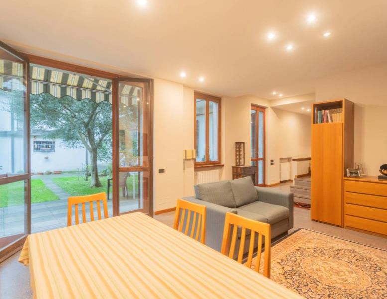 casa indipendente in vendita a Desio