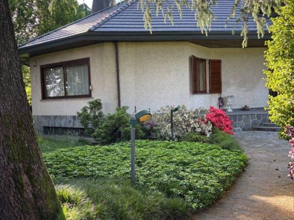 casa indipendente in vendita a Desio
