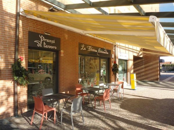 locale commerciale in vendita a Desio