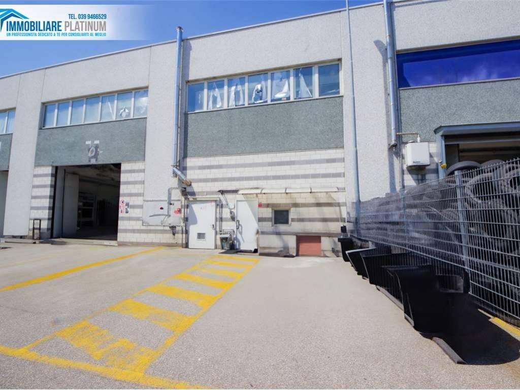 locale commerciale in vendita a Desio