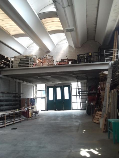 capannone in vendita a Desio