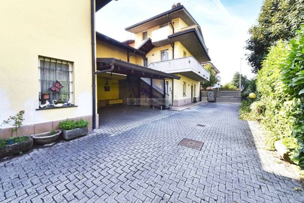 casa indipendente in vendita a Desio