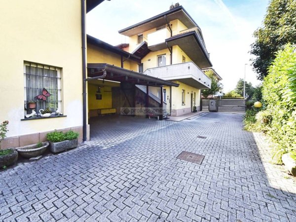 casa indipendente in vendita a Desio