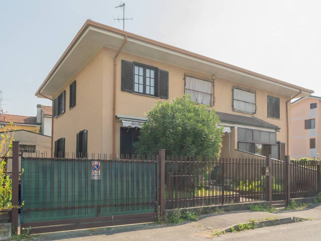 casa indipendente in vendita a Desio