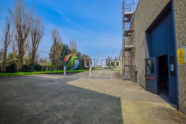 capannone in vendita a Desio