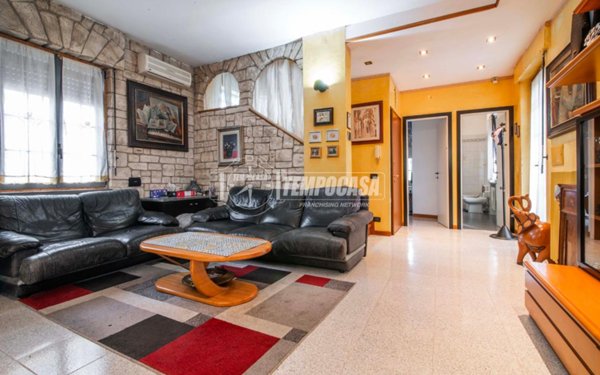 casa indipendente in vendita a Desio