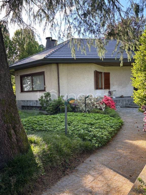 casa indipendente in vendita a Desio