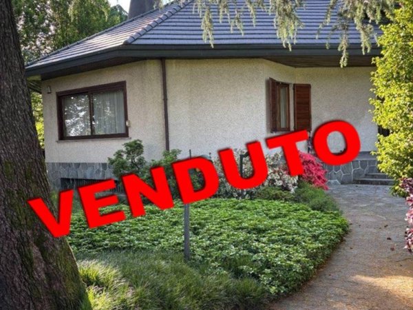 casa indipendente in vendita a Desio