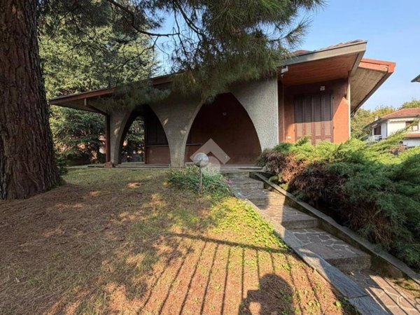 casa indipendente in vendita a Desio
