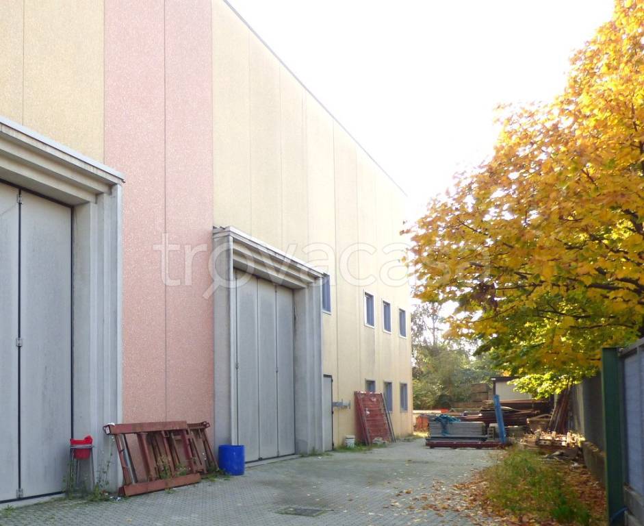 locale commerciale in vendita a Desio