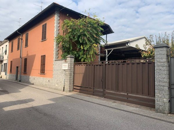 locale commerciale in vendita a Desio