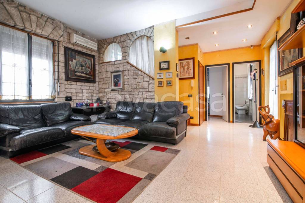 casa indipendente in vendita a Desio