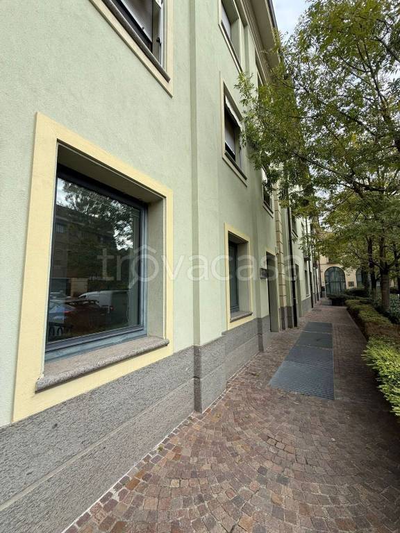 negozio in vendita a Desio