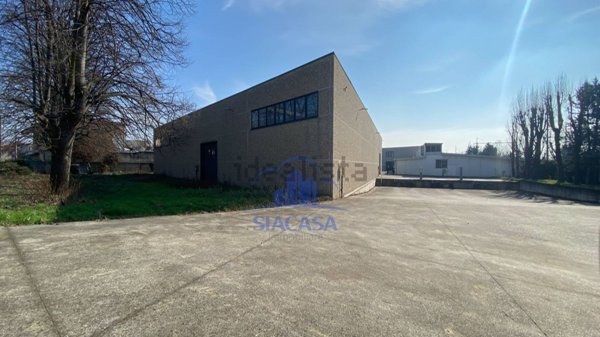 capannone in vendita a Desio