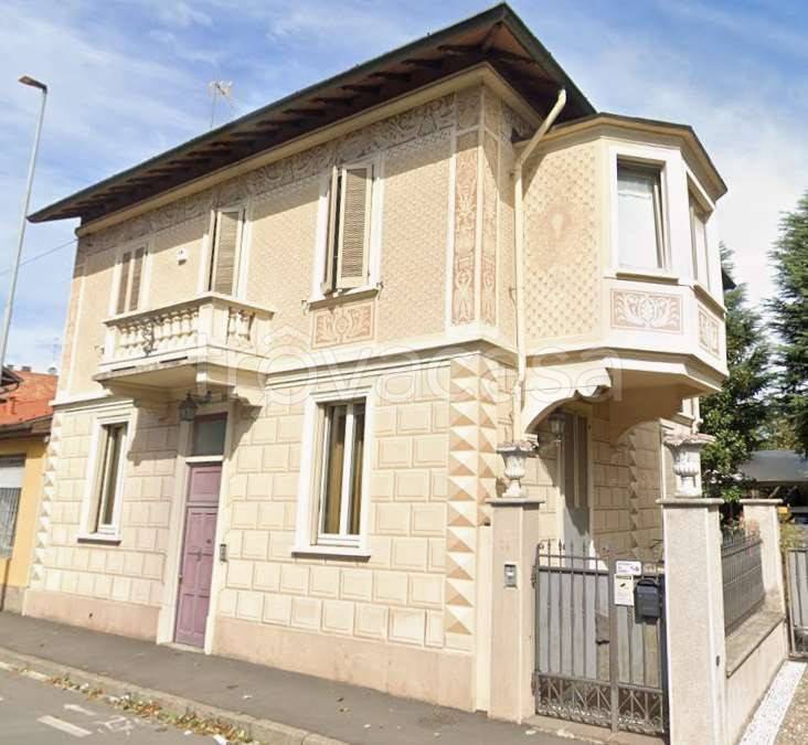 casa indipendente in vendita a Desio