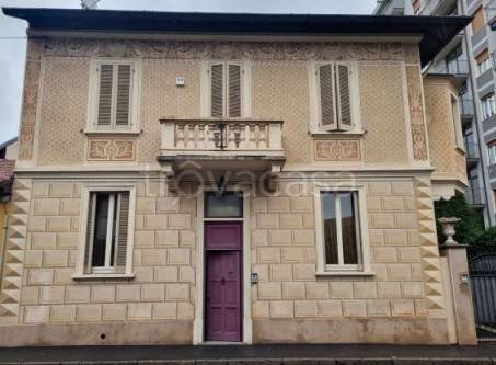 casa indipendente in vendita a Desio