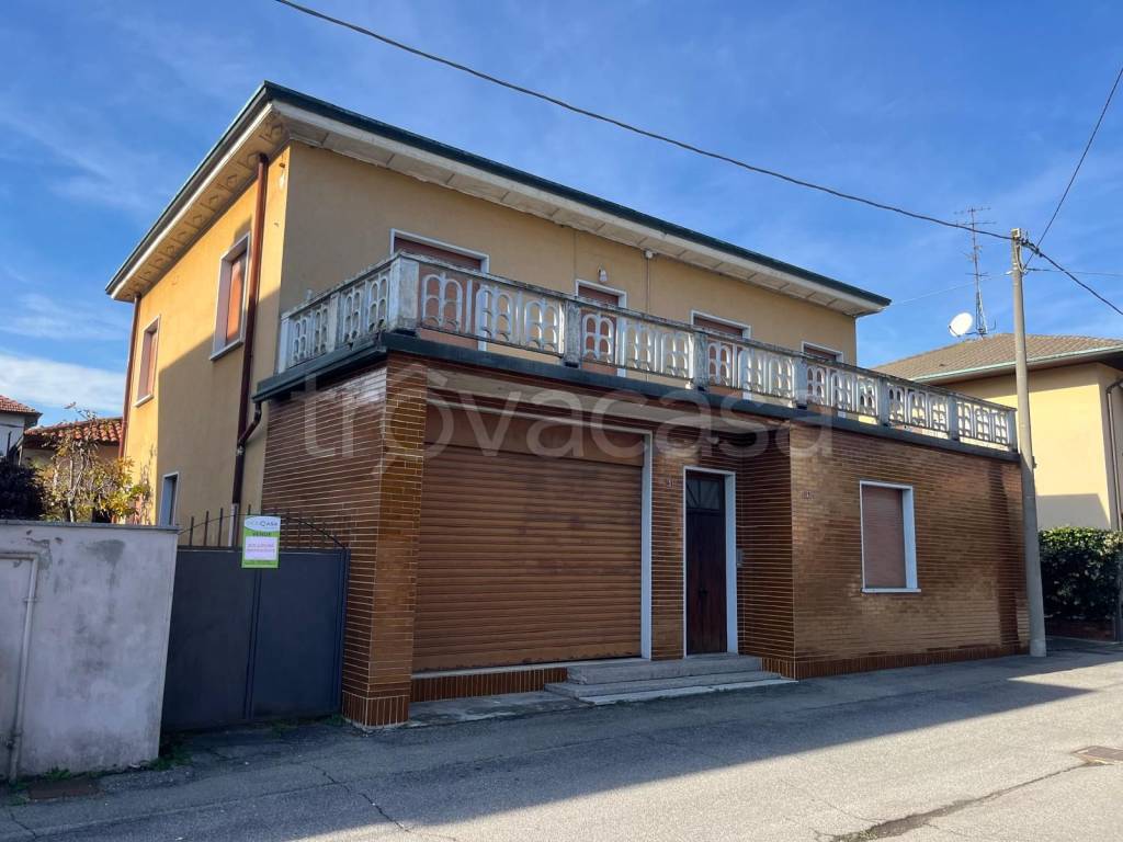 casa indipendente in vendita a Desio