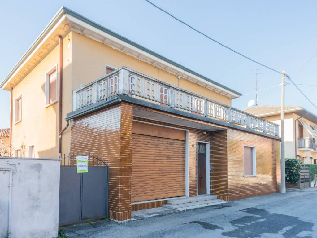 casa indipendente in vendita a Desio