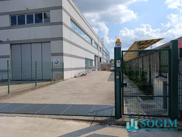 locale commerciale in vendita a Desio