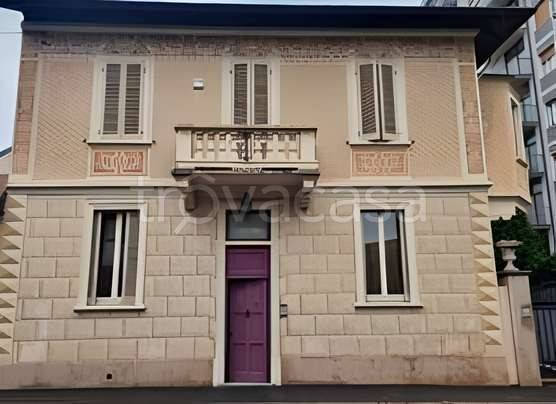 casa indipendente in vendita a Desio