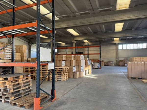 locale commerciale in vendita a Desio