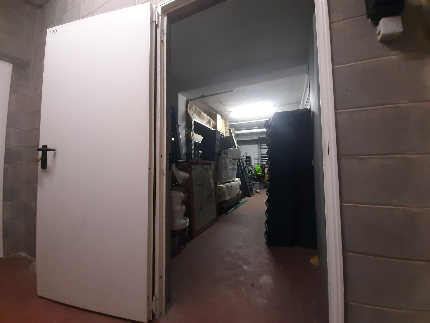 locale di sgombero in vendita a Desio