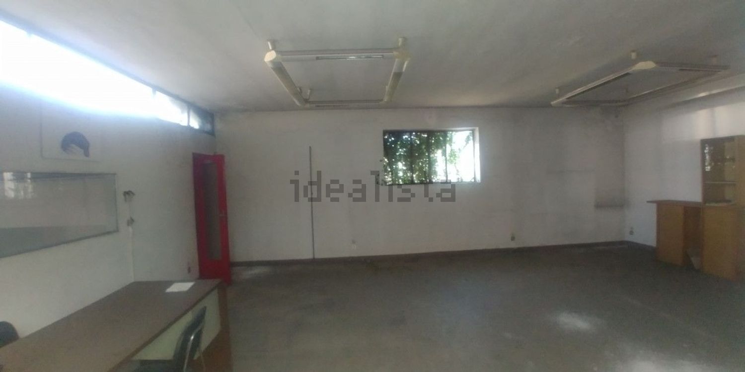 locale di sgombero in vendita a Desio