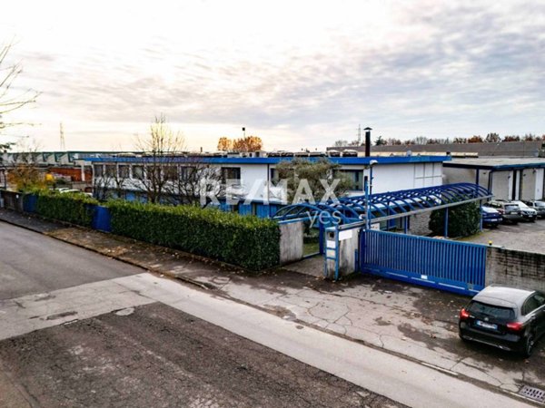 capannone in vendita a Desio