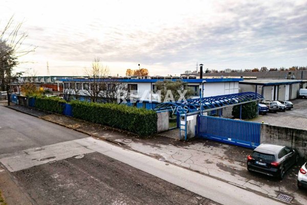 capannone in vendita a Desio