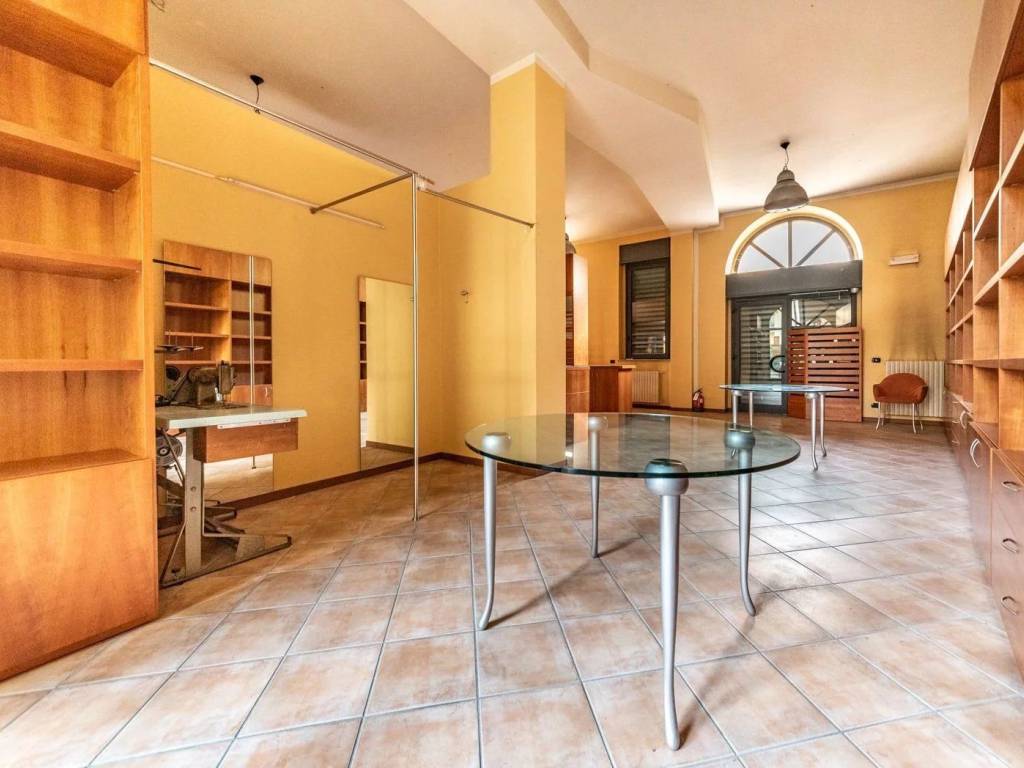 negozio in vendita a Desio