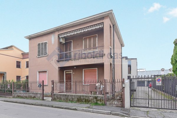 casa indipendente in vendita a Desio
