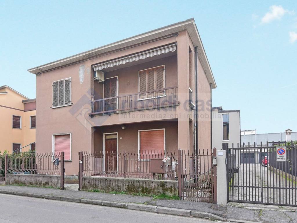 casa indipendente in vendita a Desio
