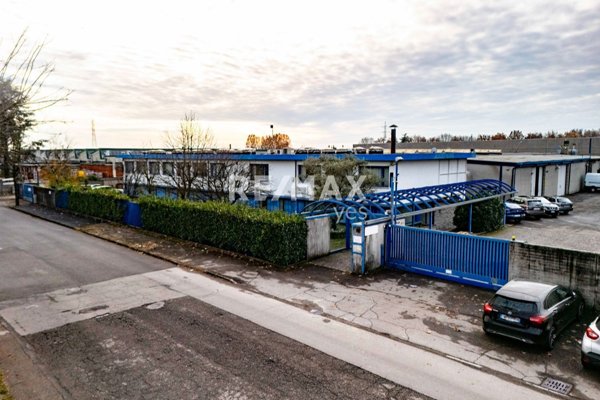 capannone in vendita a Desio