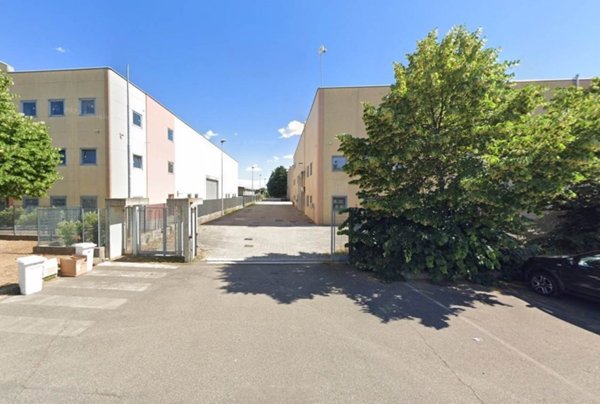 locale commerciale in vendita a Desio