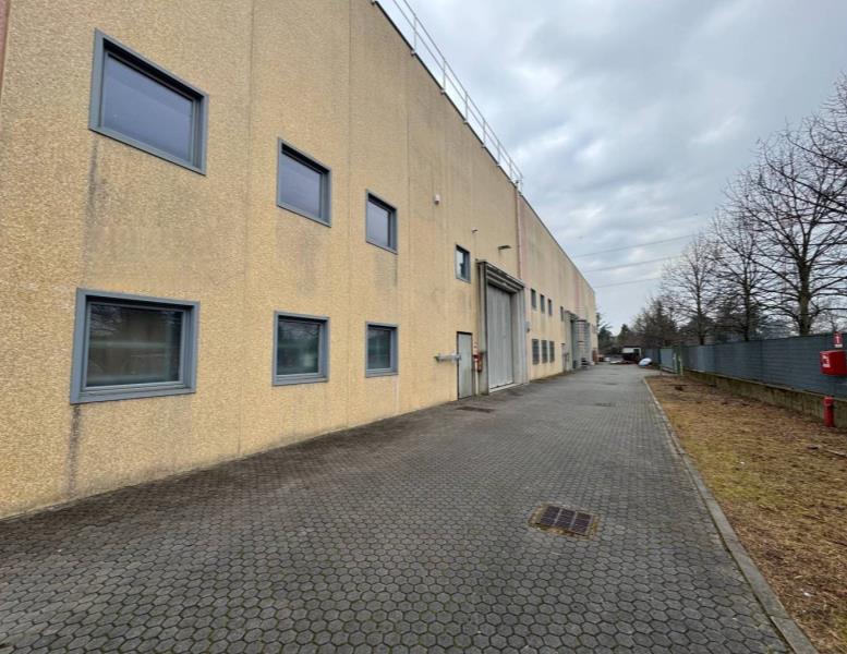 locale commerciale in vendita a Desio