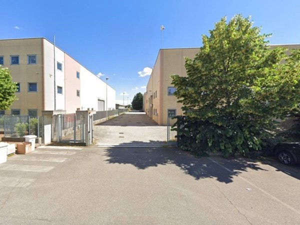 locale commerciale in vendita a Desio